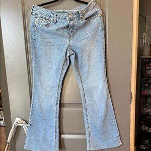 Women's Light Blue Jeans never worn. No Boundaries.